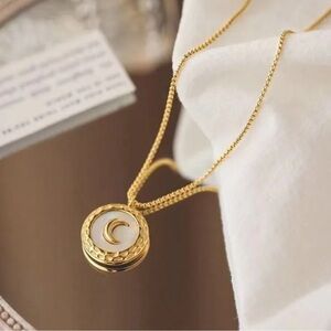 New Gold Plated Stainless Steel Fashion Crescent Moon Necklace. NWT